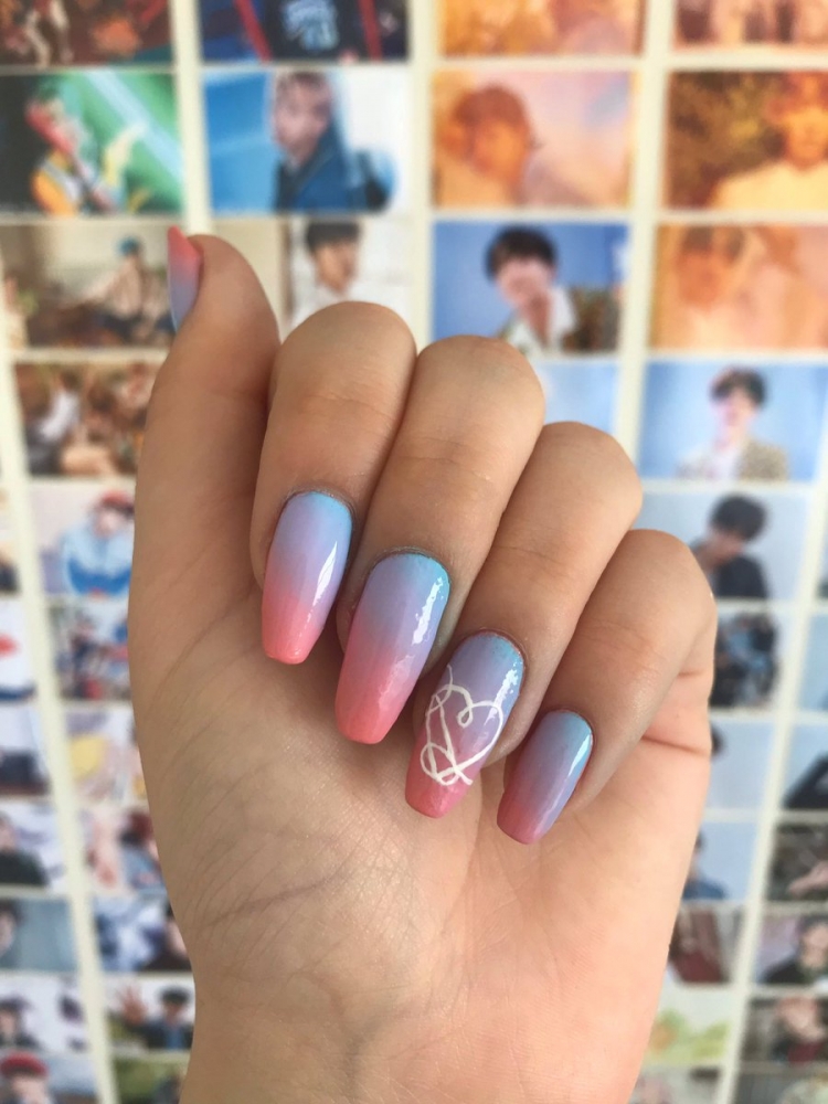 Маникюр БТС Love yourself