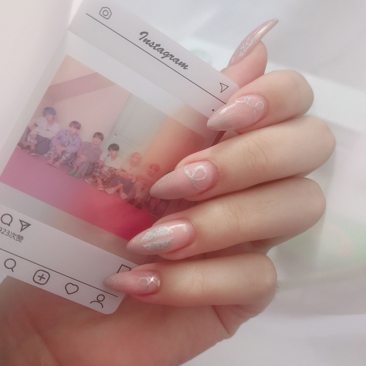 Ногти миндаль BTS