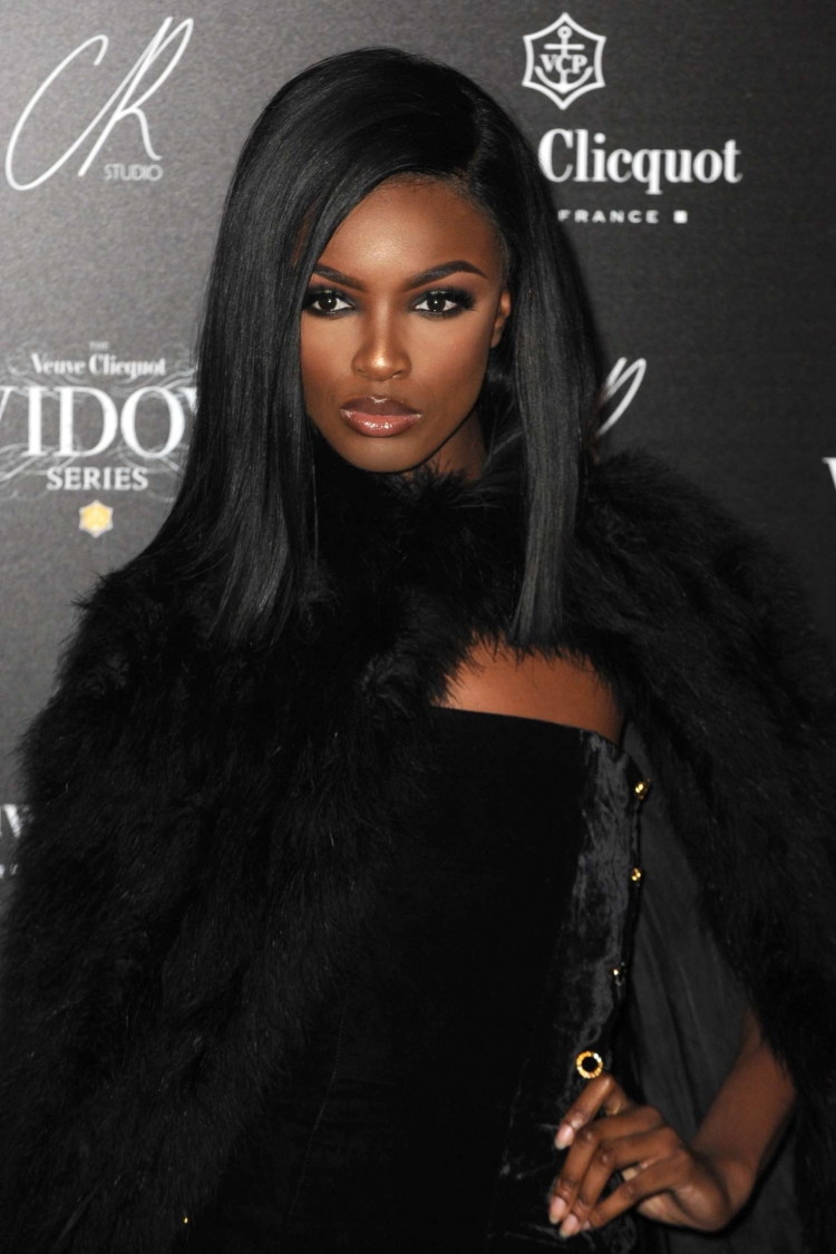 Leomi Anderson photoshot
