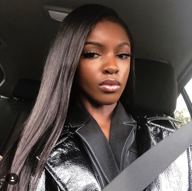 Leomi Anderson photoshot