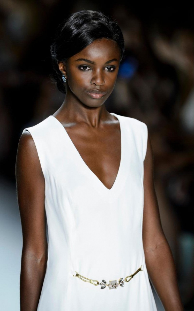 Leomie Anderson модель