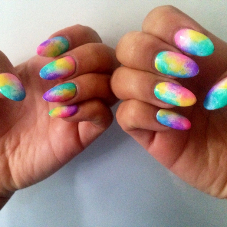 Маникюр Tie Dye