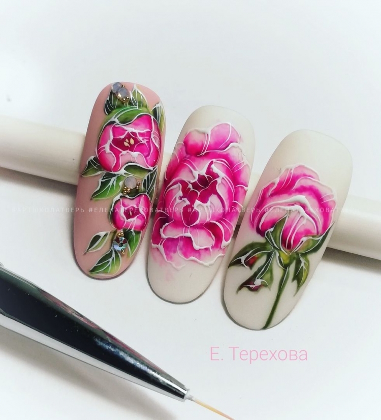 Маникюр акварелью пион
