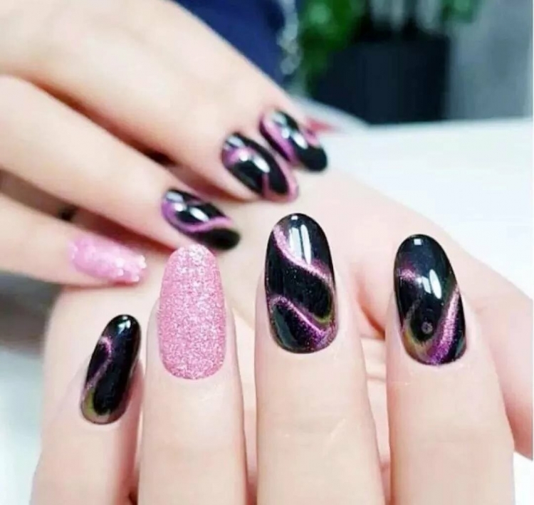 Коралловый маникюр с втиркой
