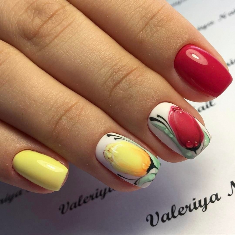 Весенний маникюр с тюльпанчиками