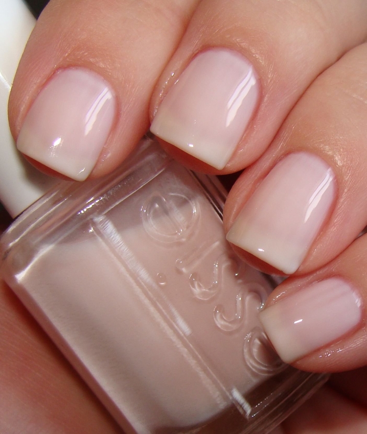Лак для ногтей полупрозрачный Essie