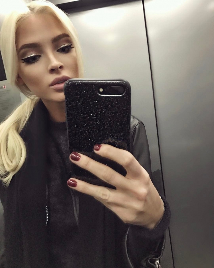Алена Шишкова селфи