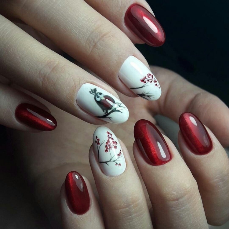 Маникюр красная кошка