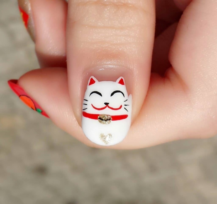 Кошечка на ногтях