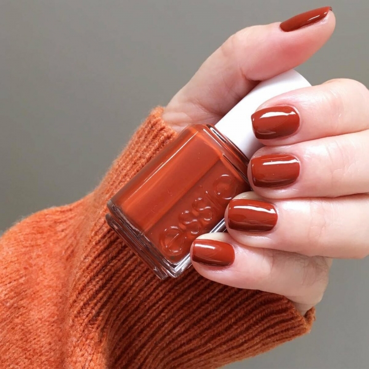 Essie клюква
