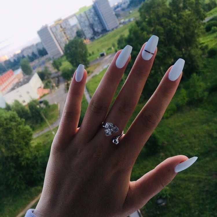 Лёгкий маникюр на длинные ногти