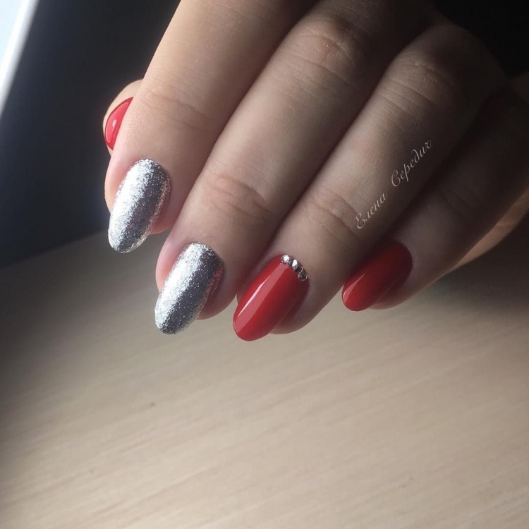 Ногти красные с серебром