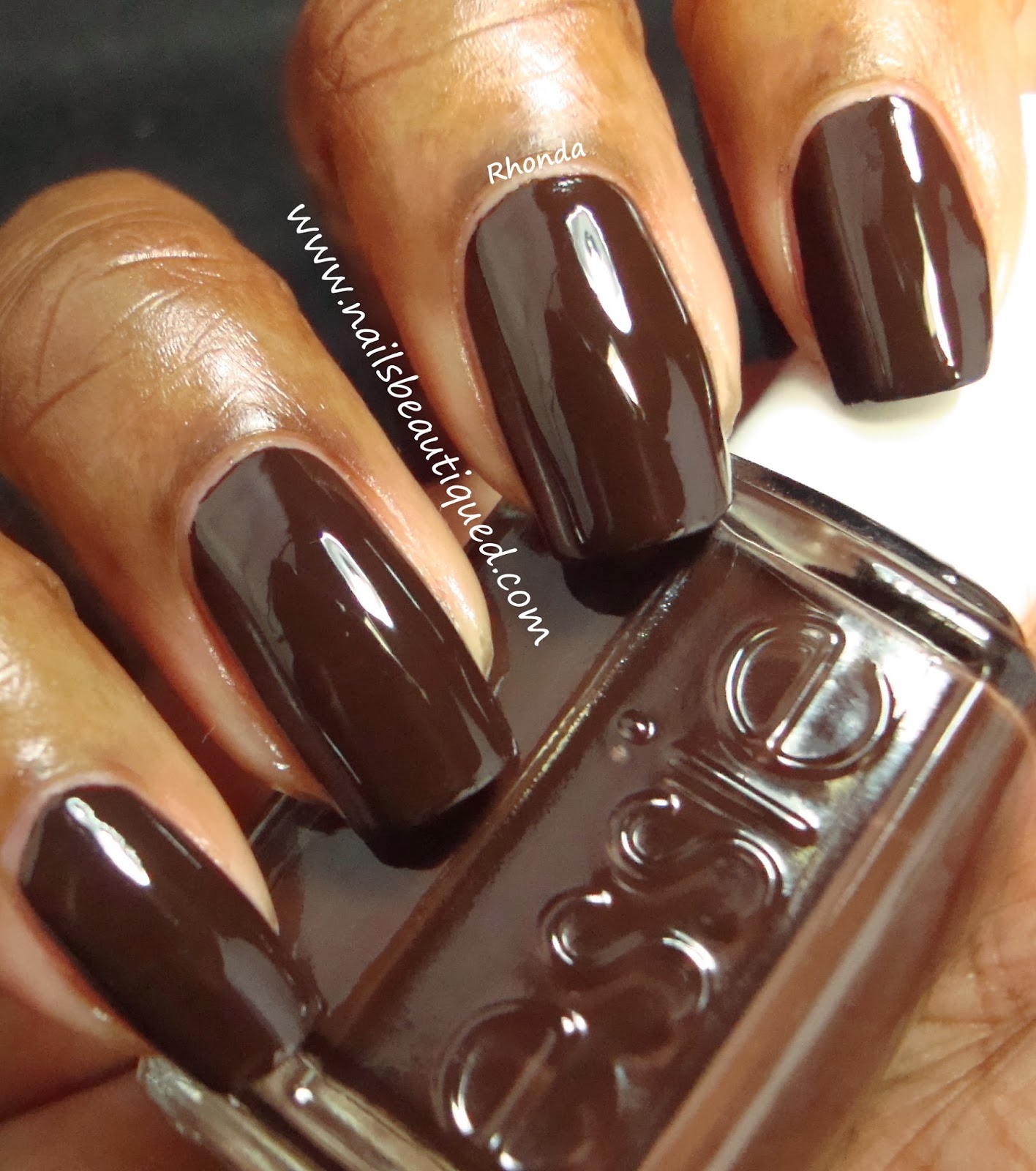 Лак шоколад. Лак Essie коричневый. Коричневый маникюр. Ногти шоколадного цвета. Маникюр в коричневых тонах.
