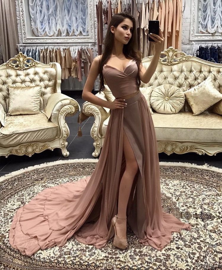 Платье со шлейфом