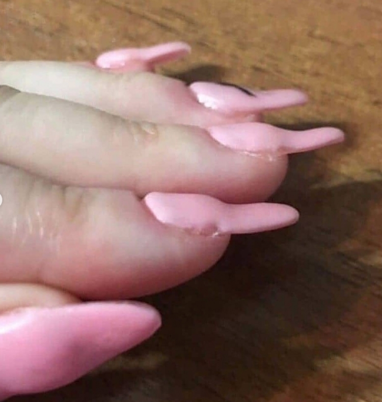 Страшный маникюр