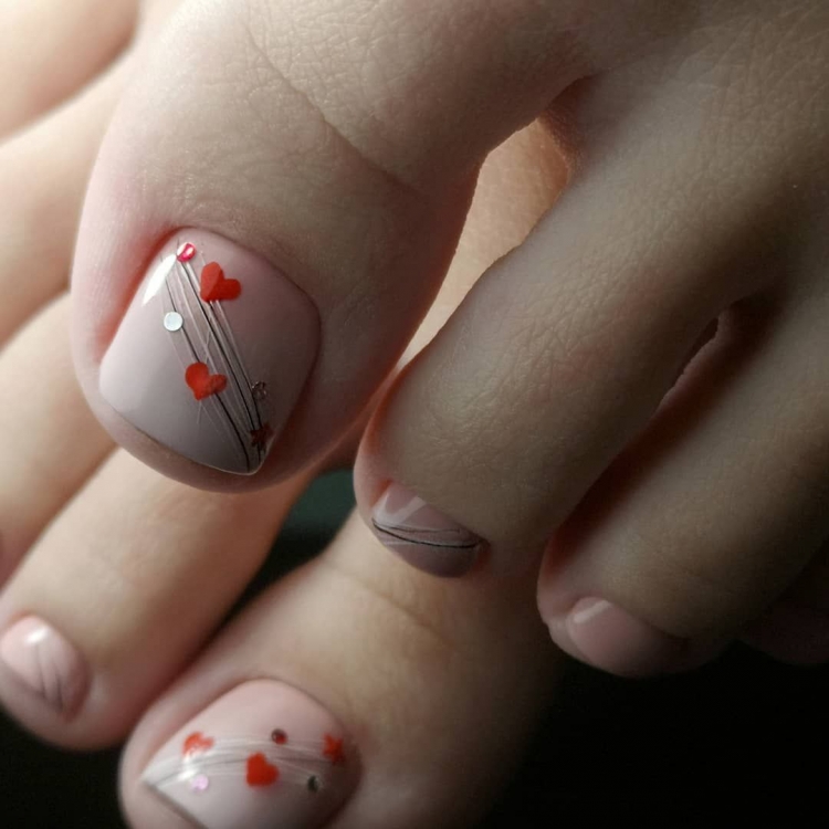 Педикюр с сердечками