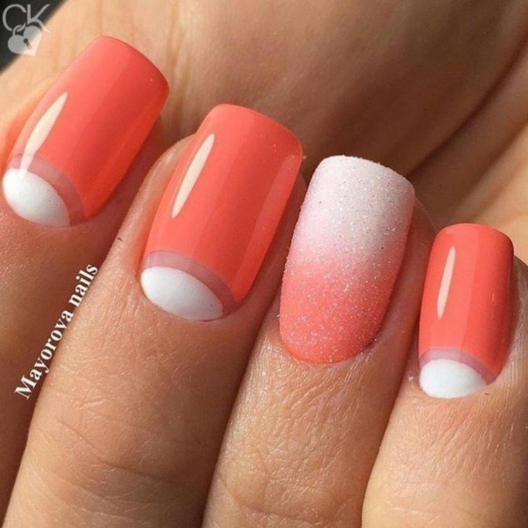 Коралловые ногти с лункой
