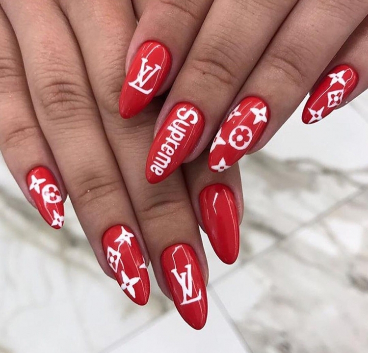 Маникюр на длинные ногти Supreme