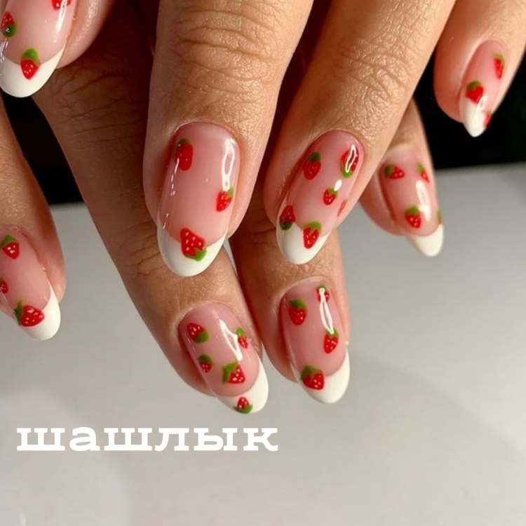 Маникюр с фольгой