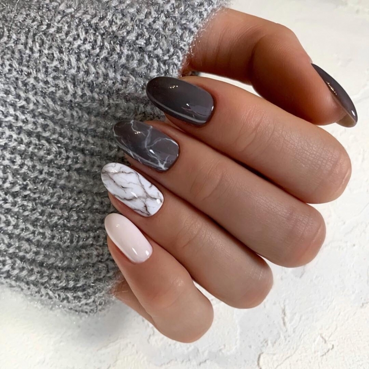 Лак Essie коричневый