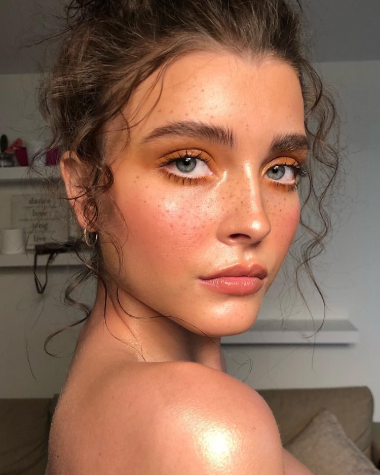 Laura Gwyneth