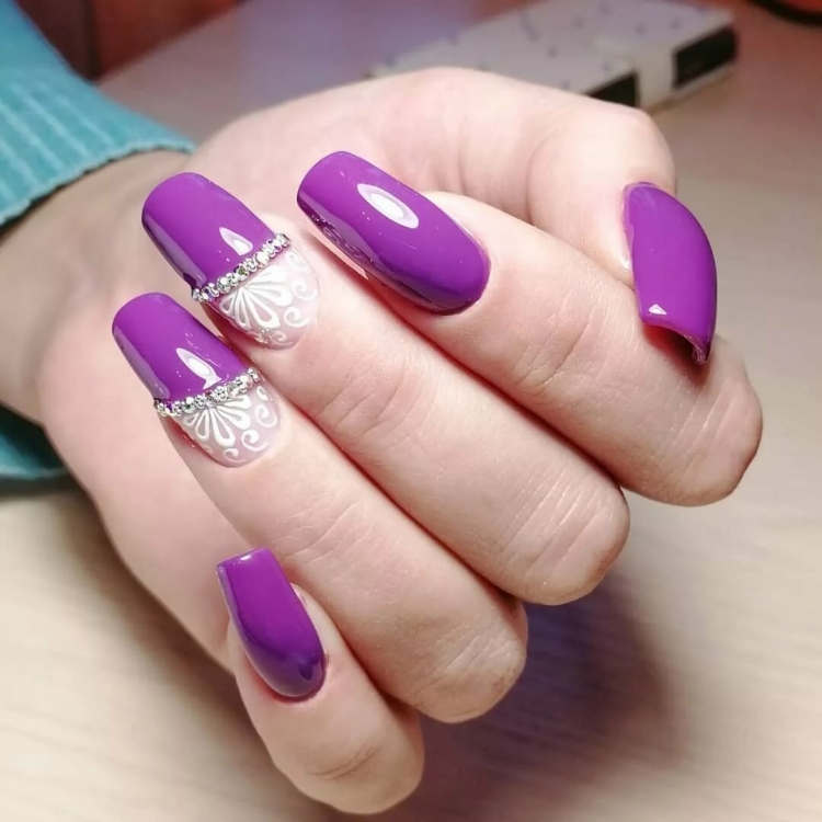 Серофеолетовый маникюр
