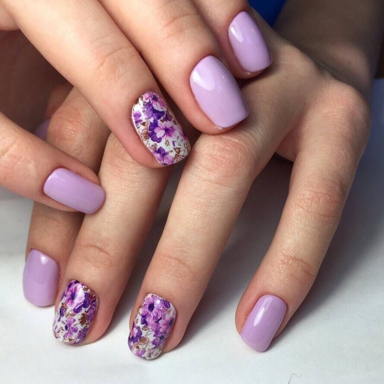 Лиловый маникюр с рисунком животного