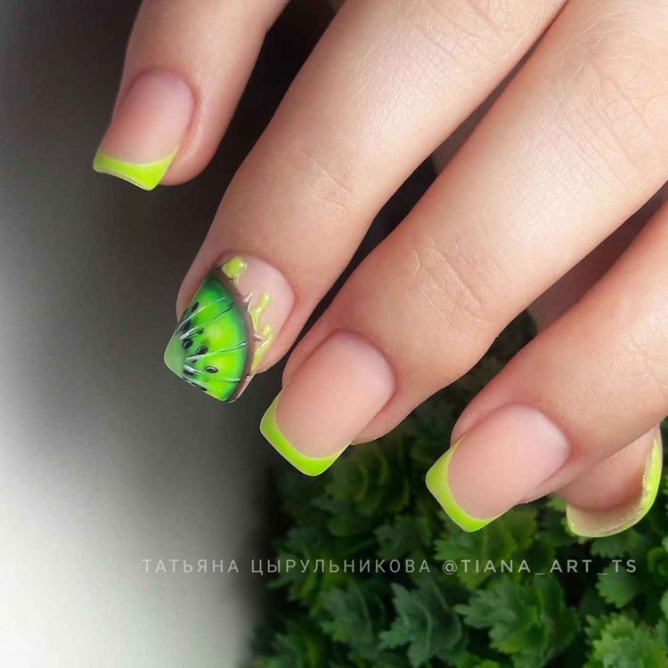 Френч с кислотными цветами