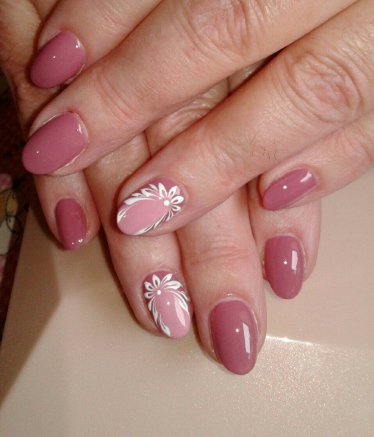 Ногти короткие