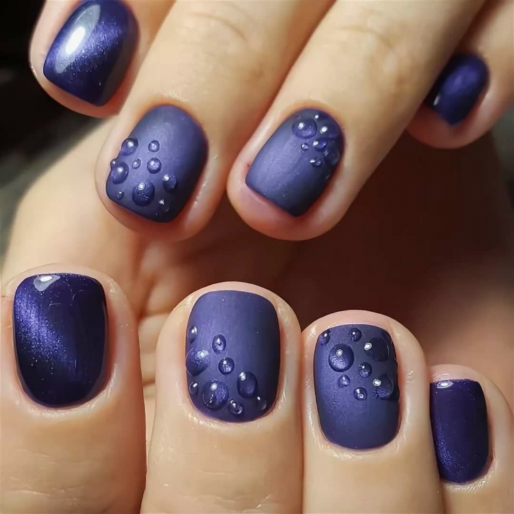 Маникюр с капельками воды