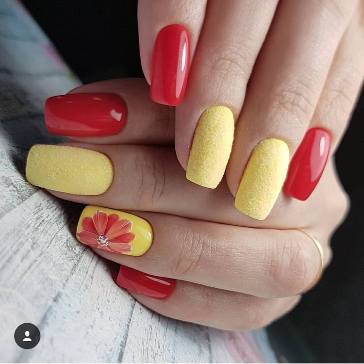 Ногти яркие летние