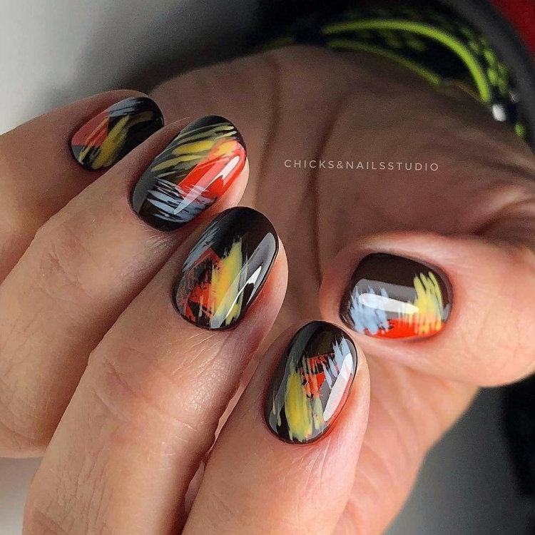 Маникюр с мазками