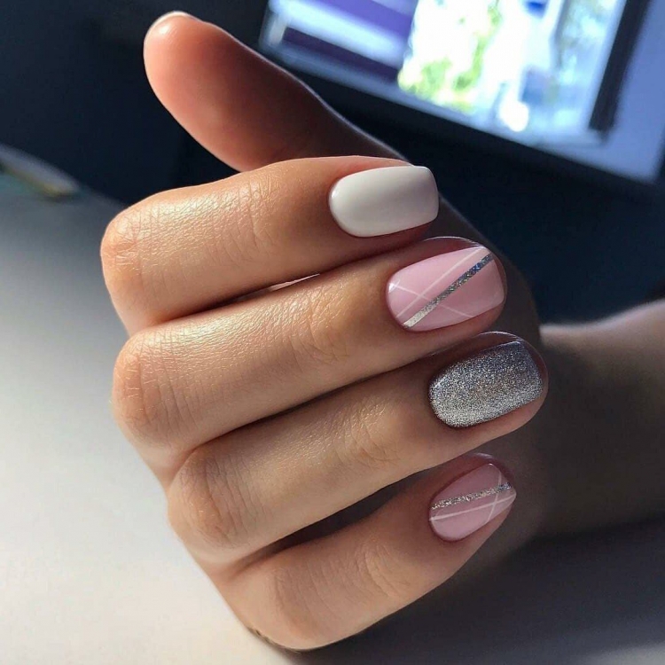 Серофмолетовый маникюр