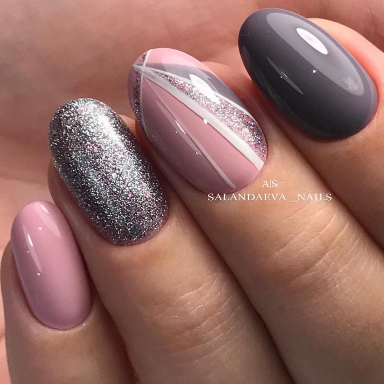 Серебристый маникюр