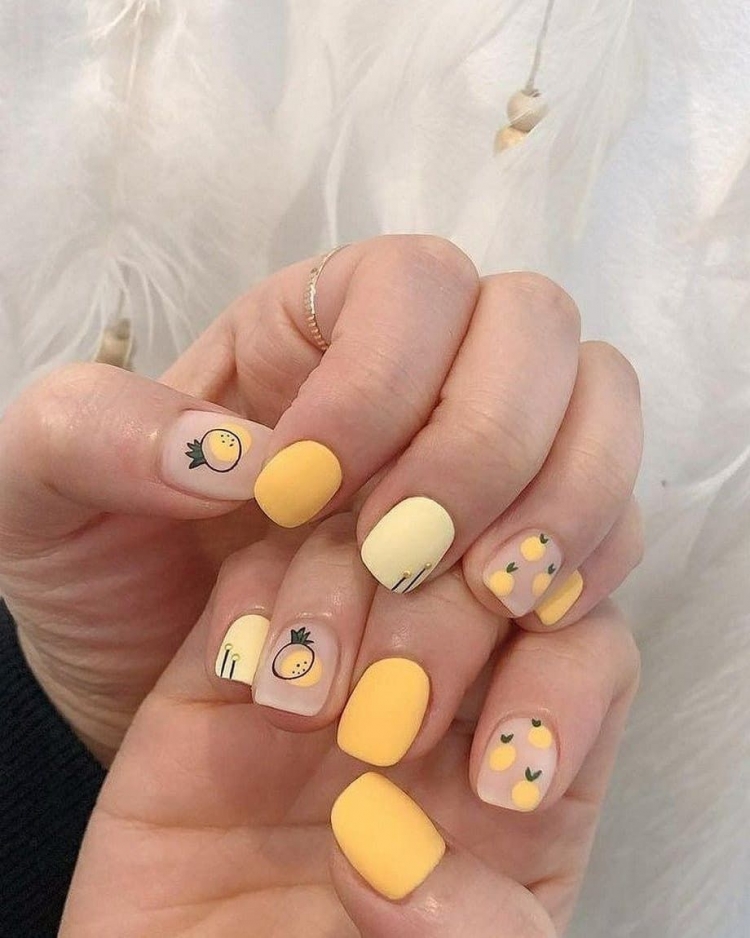 Жёлтый маникюр на короткие ногти