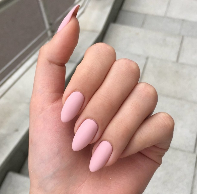 Розовые длинные ногти