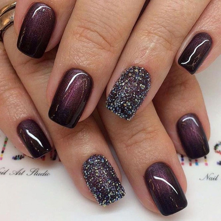 Маникюна короткие квадратные ногти черный