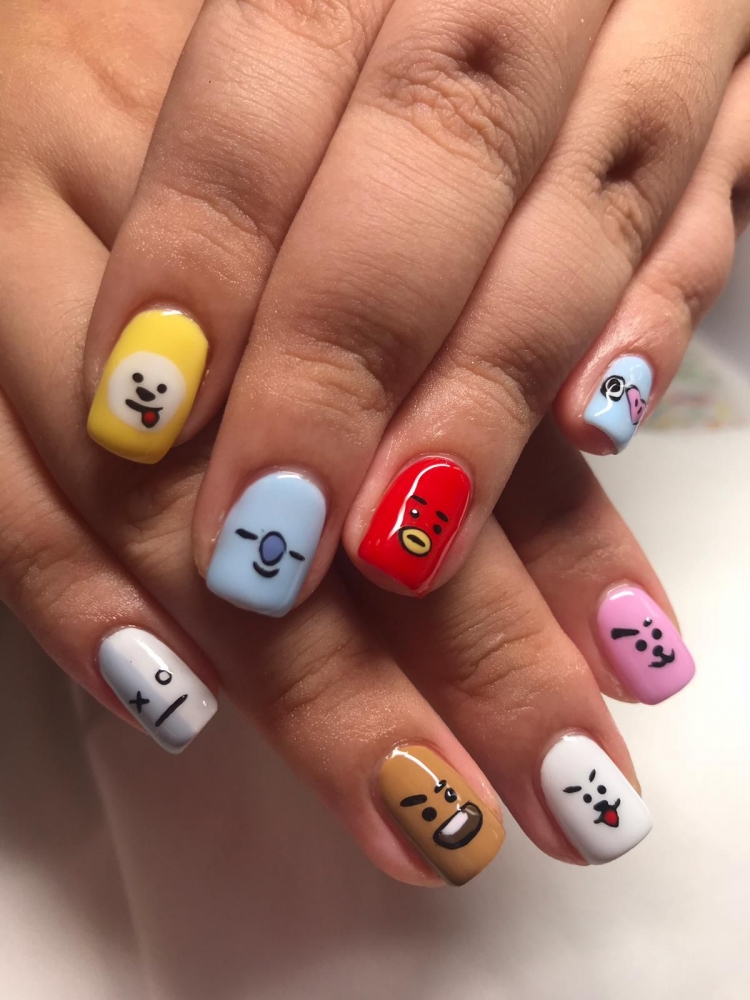 Маникюр БТС АРМИ bt21