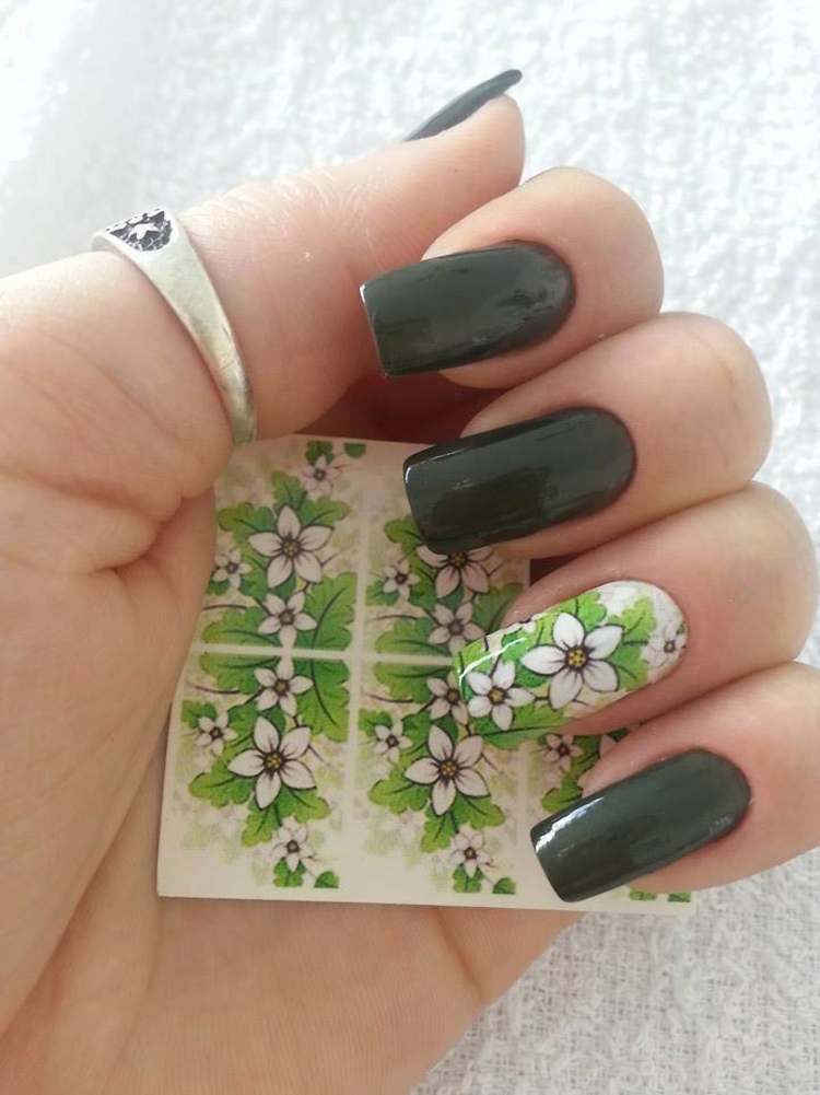 Весенний маникюр с подснежниками