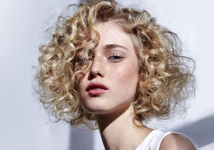 Tori Kelly 2020