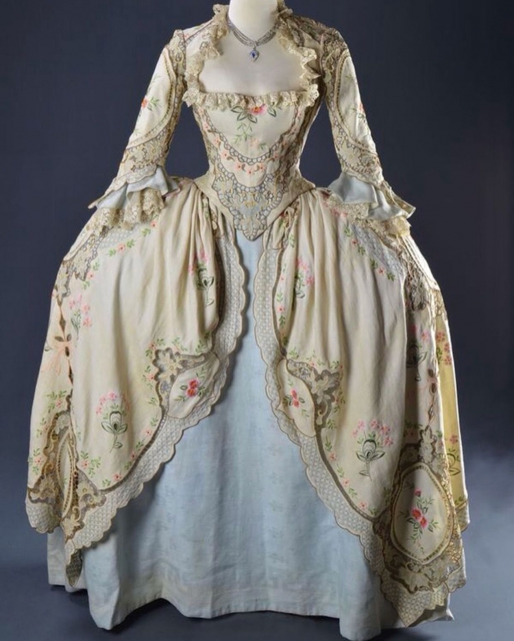 Robes a la francaie рококо 18 века