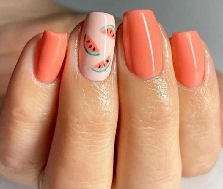 Коралловые ногти