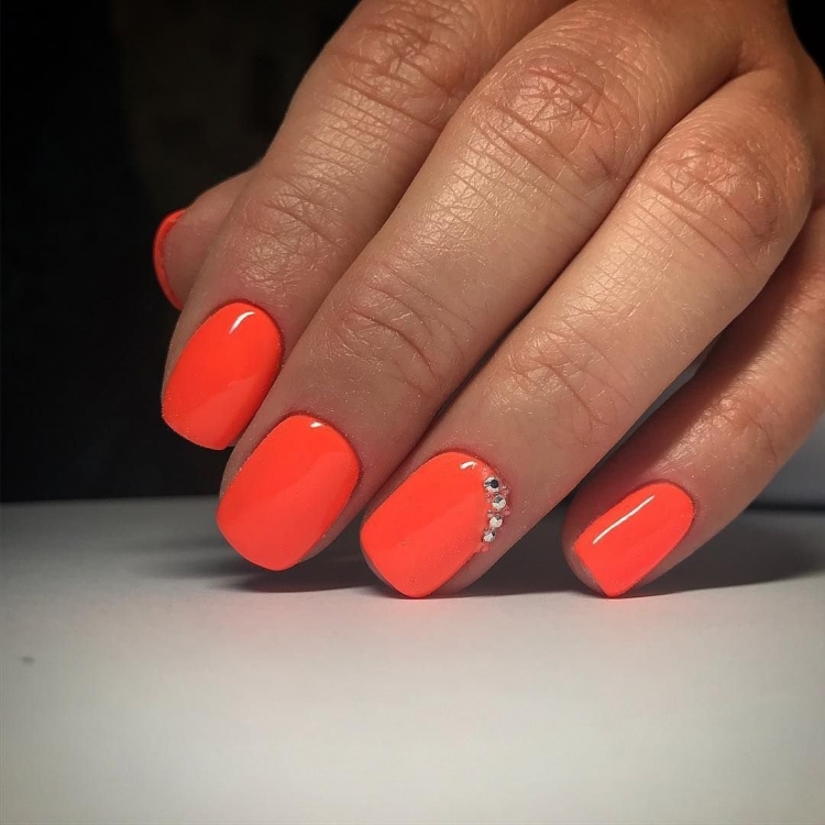Маникюр френч коралловый