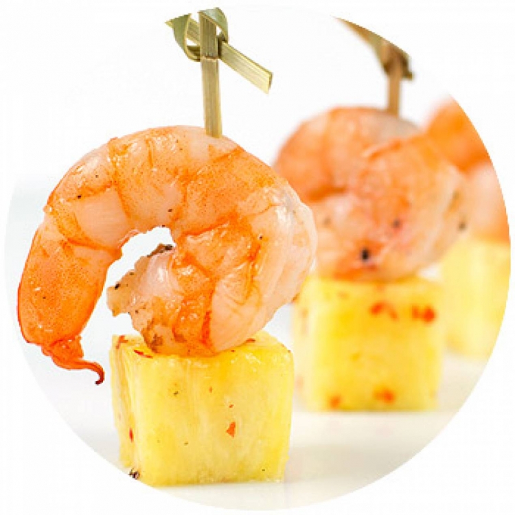 Канапе с креветкой и черри