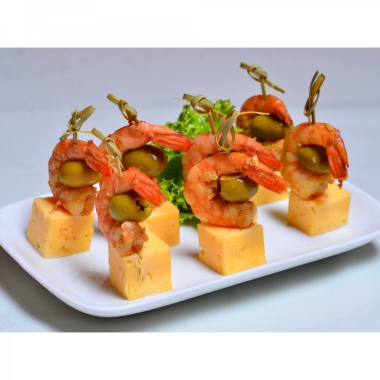 Канапе с креветками и сыром