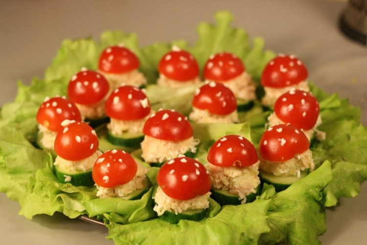 Шпажки с моцареллой и черри
