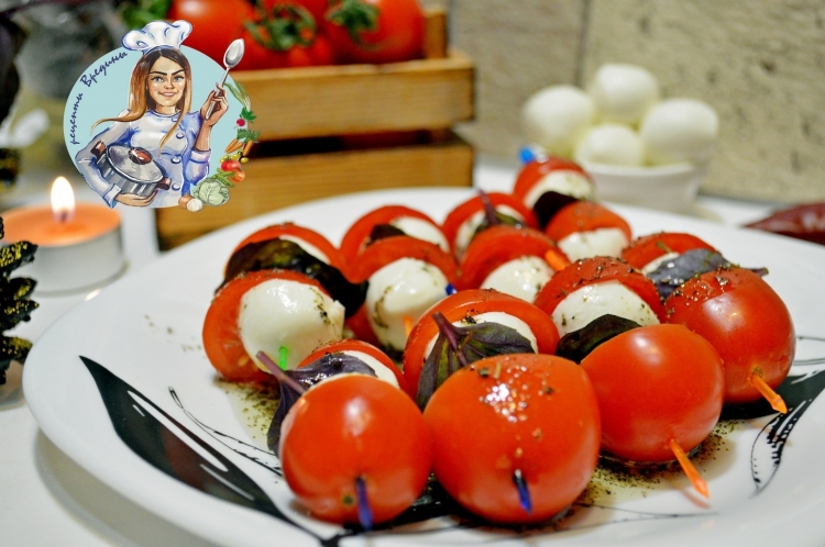 Канапе с черри и брынзой