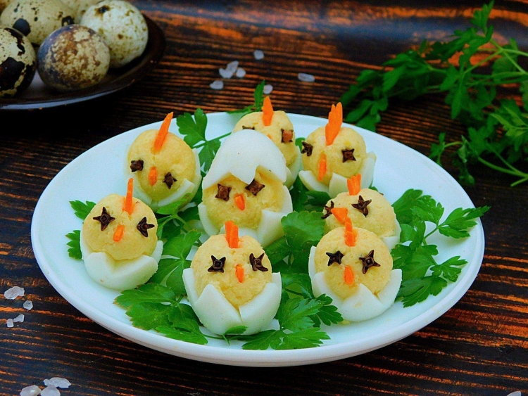 Закуска с перепелиными яйцами