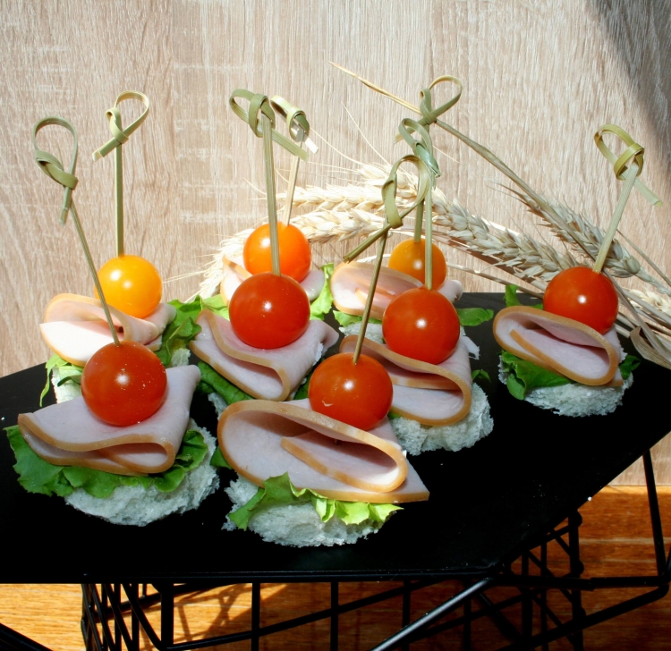 Канапе с перепелиными яйцами