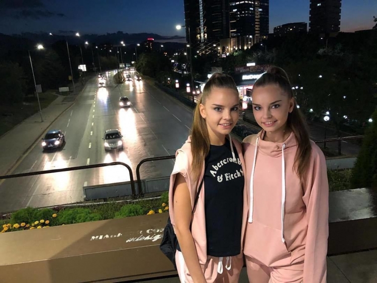 Дина и Арина Аверины в обычной жизни